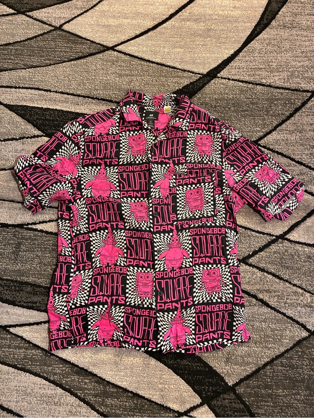 H&M Black & Pink SpongeBob SquarePants Short-Sleeve Button-Down Shirt
